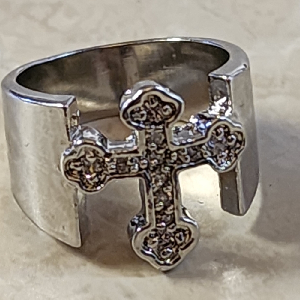 NWT Premier Designs ring size 5